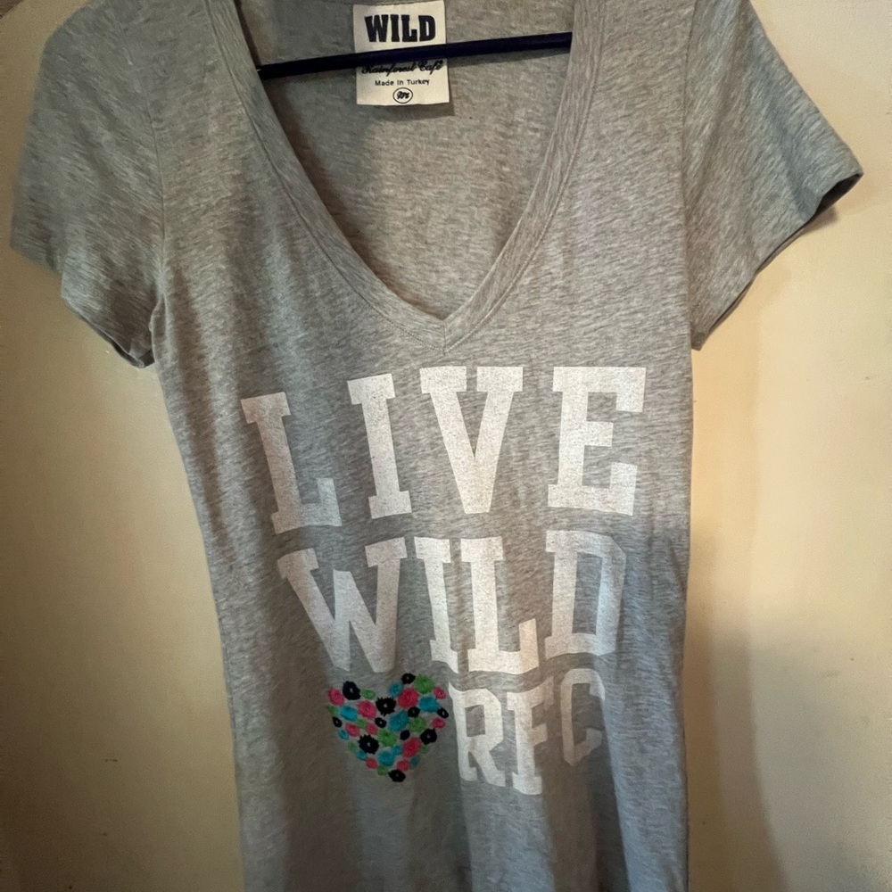 Live Wild Rainforest Cafe v neck women’s shirt